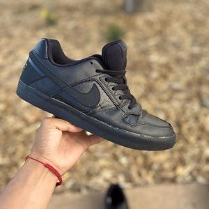 Nike SB low black
